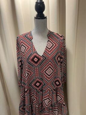 MELLODAY Red and Black Geometric V-Neck Dress
